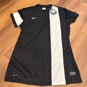 ⚽ Nike Dri-FIT Women’s Soccer Jersey – Size Medium (NEW with Tags)